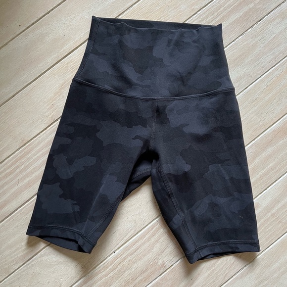 NWOT lululemon Wunder Train Hi-Rise Shorts 8” - Picture 6 of 12